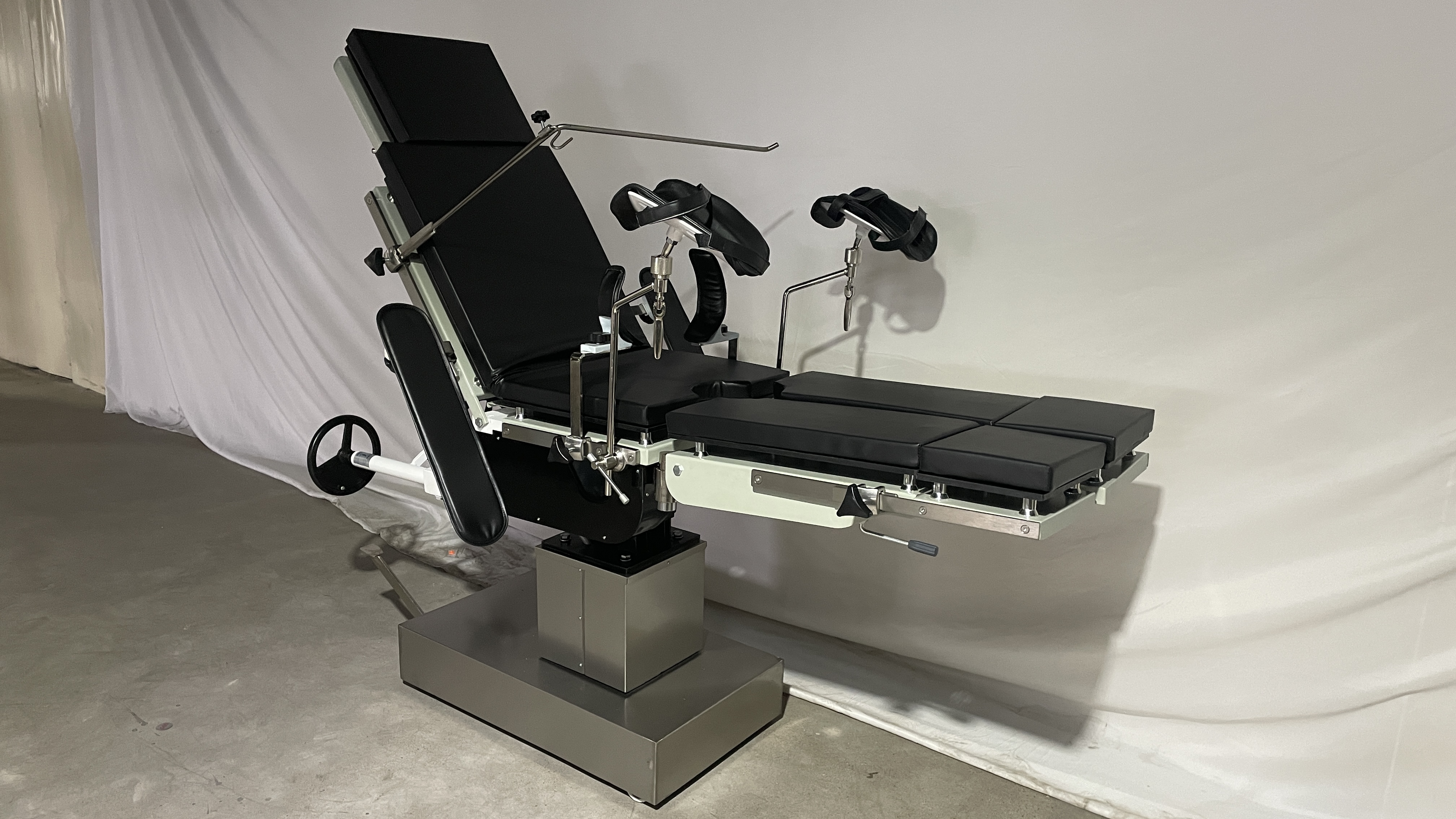 Head Controlled 3008 Operating Table Radiolucent Manual Theatre Operation Table តារាងប្រតិបត្តិការ X-Ray Hydraulic ដែលត្រូវគ្នា