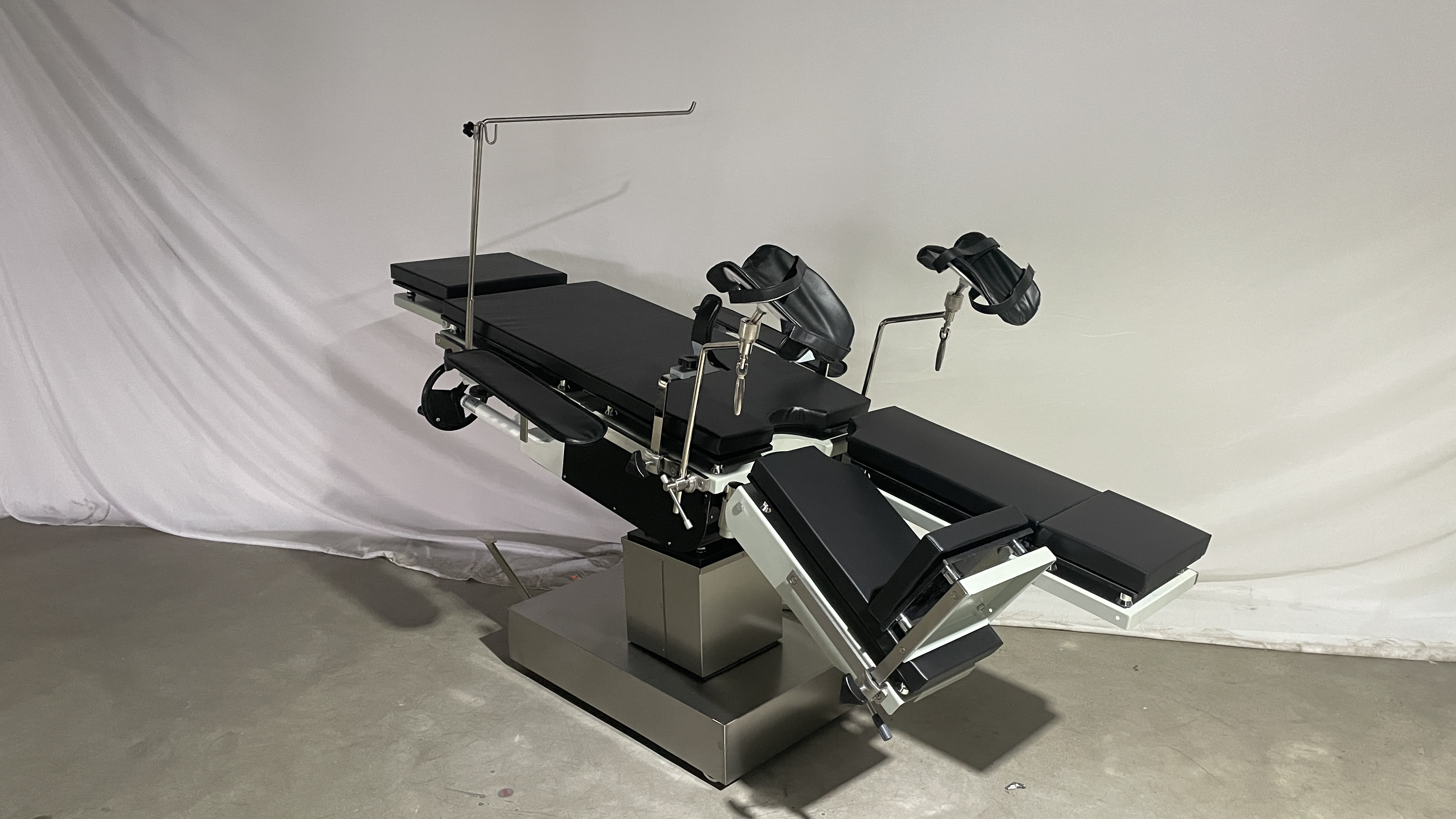 Head Controlled 3008 Operating Table Radiolucent Manual Theatre Operation Table តារាងប្រតិបត្តិការ X-Ray Hydraulic ដែលត្រូវគ្នា