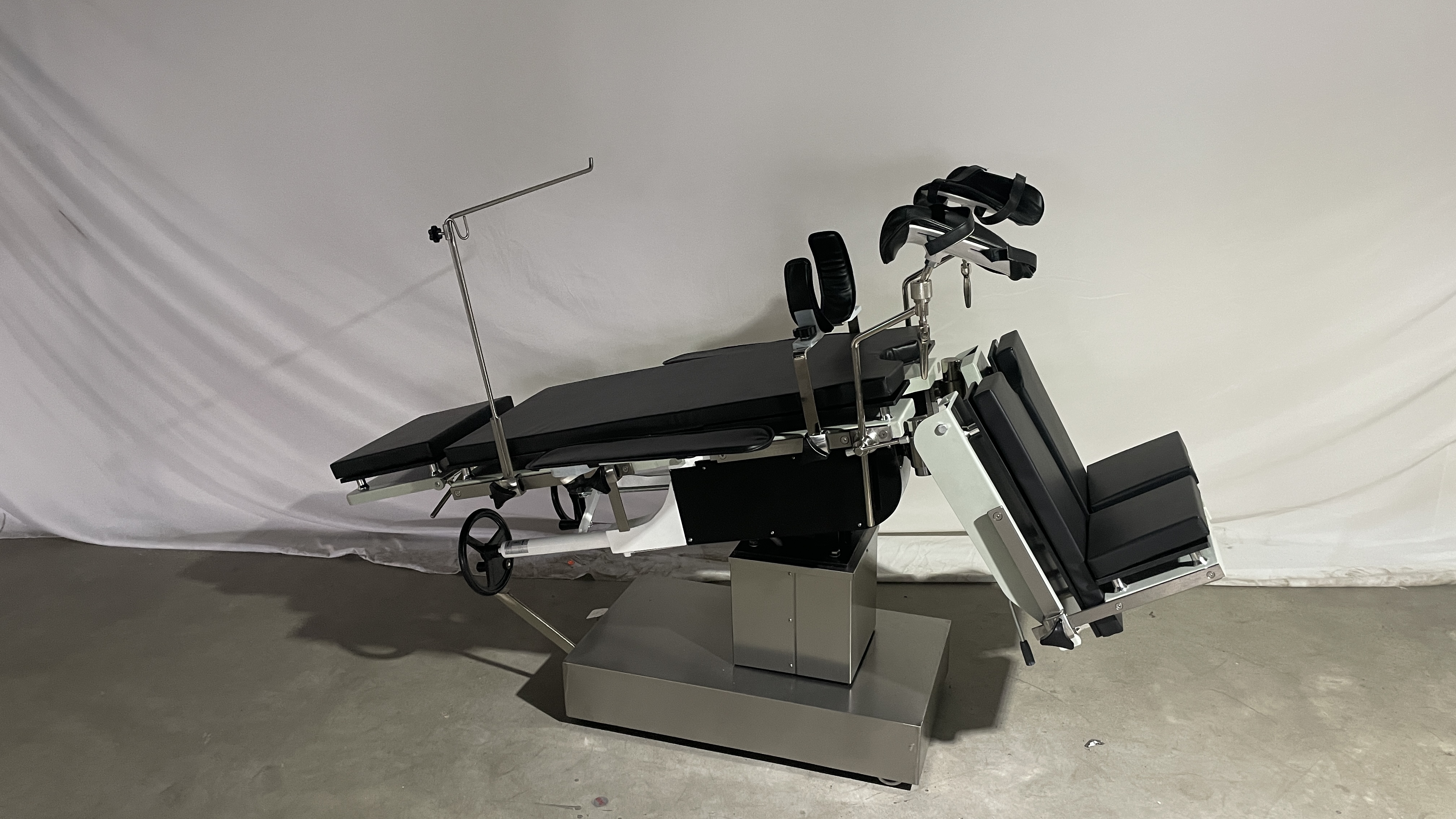 Head Controlled 3008 Operating Table Radiolucent Manual Theatre Operation Table តារាងប្រតិបត្តិការ X-Ray Hydraulic ដែលត្រូវគ្នា