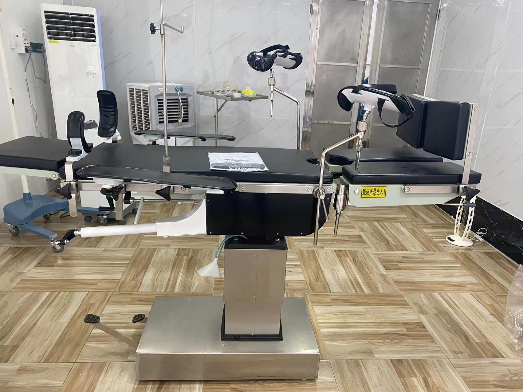 3008 Operating Theater Bed Multifunctional Head Control តារាងប្រតិបត្តិការ Hydraulic Ot Table